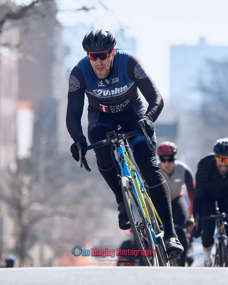 Henrik racing in an E2 jersey, with other riders behind him